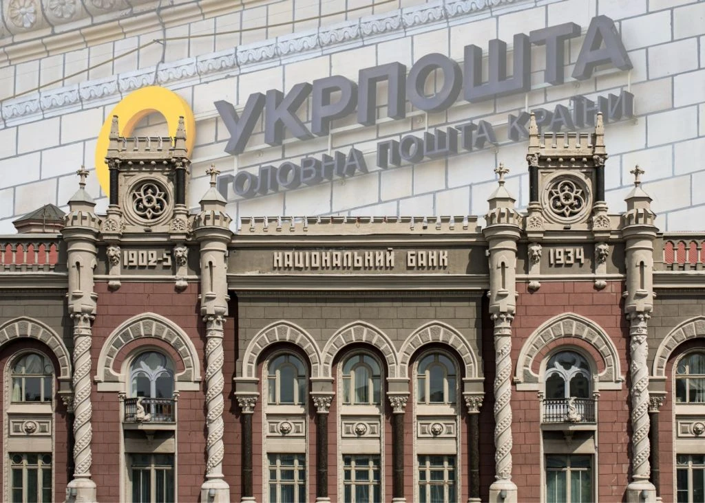 Українці тримають сотні мільярдів готівкою: чому не повертаються гроші в банки