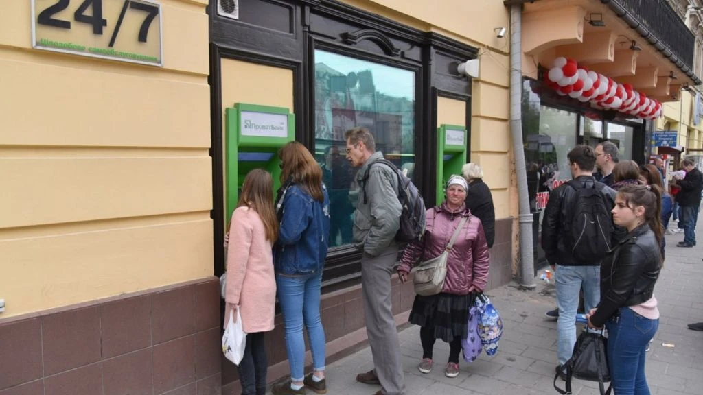 Банки перевірятимуть перекази навіть до 400 тисяч гривень: які суми під контролем